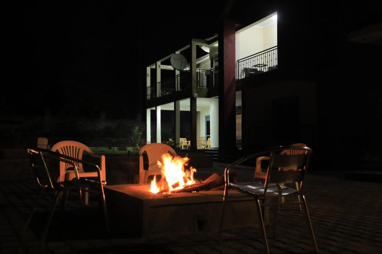 Silver Oaks Hotel Boma Fort Portal Exterior foto