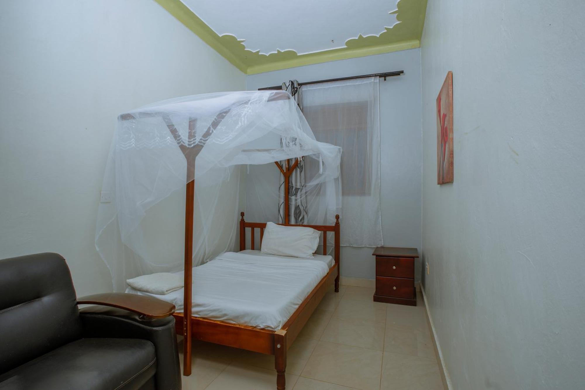 Silver Oaks Hotel Boma Fort Portal Exterior foto