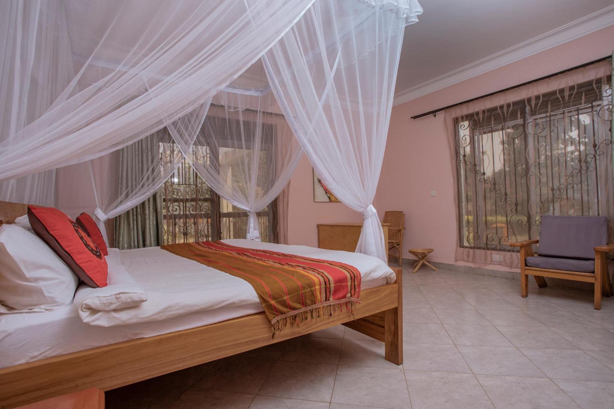 Silver Oaks Hotel Boma Fort Portal Exterior foto