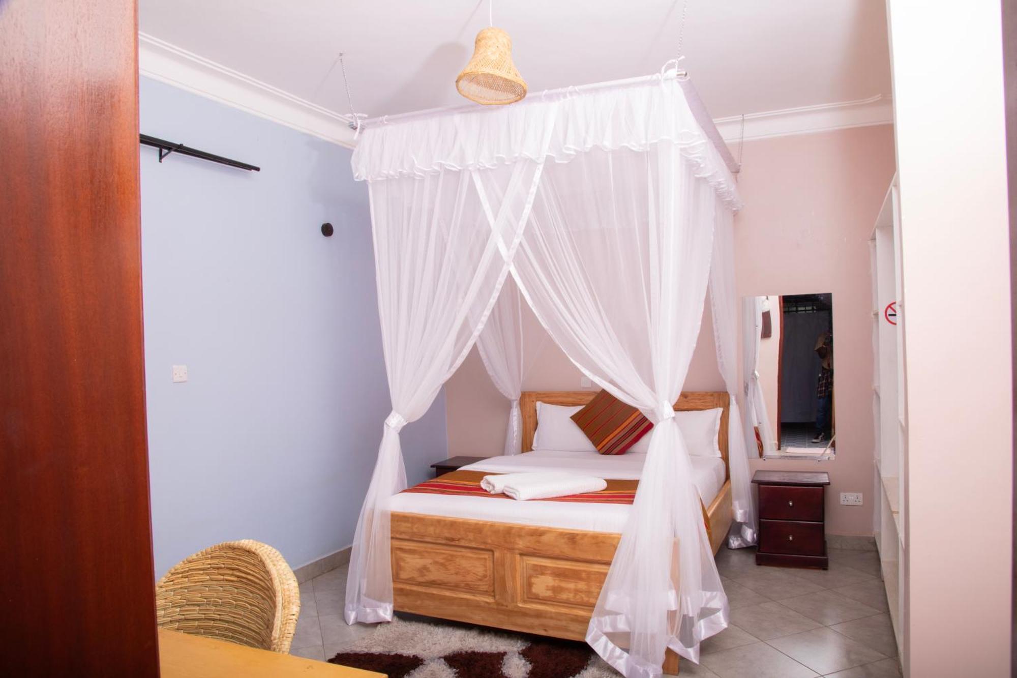 Silver Oaks Hotel Boma Fort Portal Exterior foto