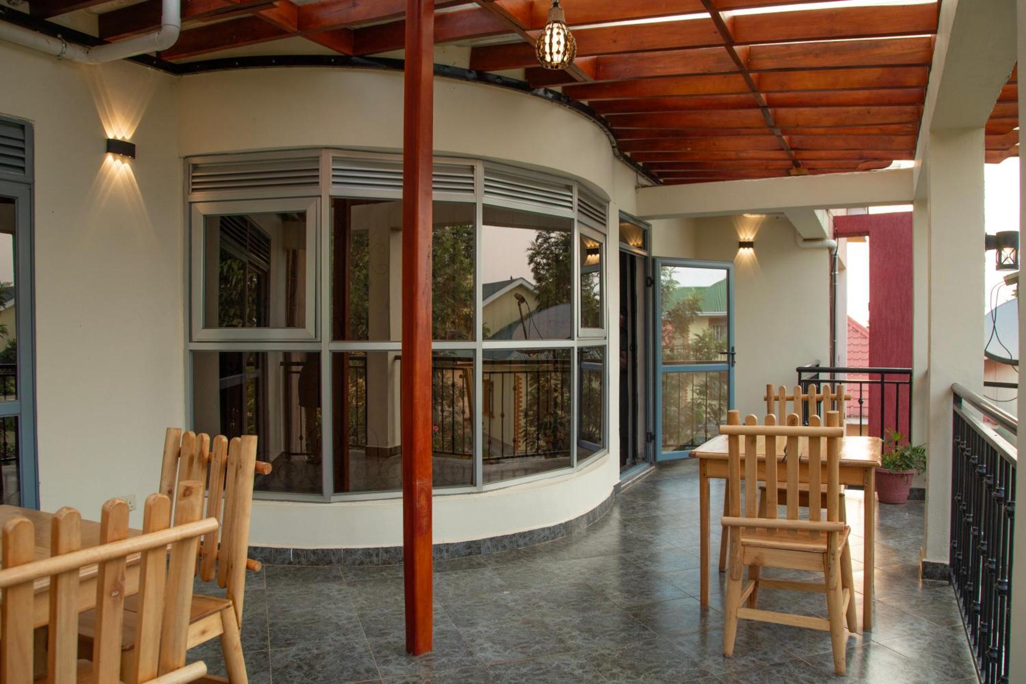 Silver Oaks Hotel Boma Fort Portal Exterior foto