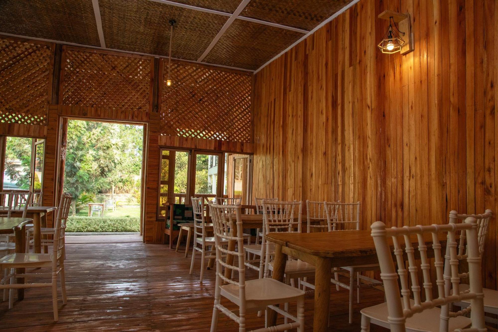 Silver Oaks Hotel Boma Fort Portal Exterior foto
