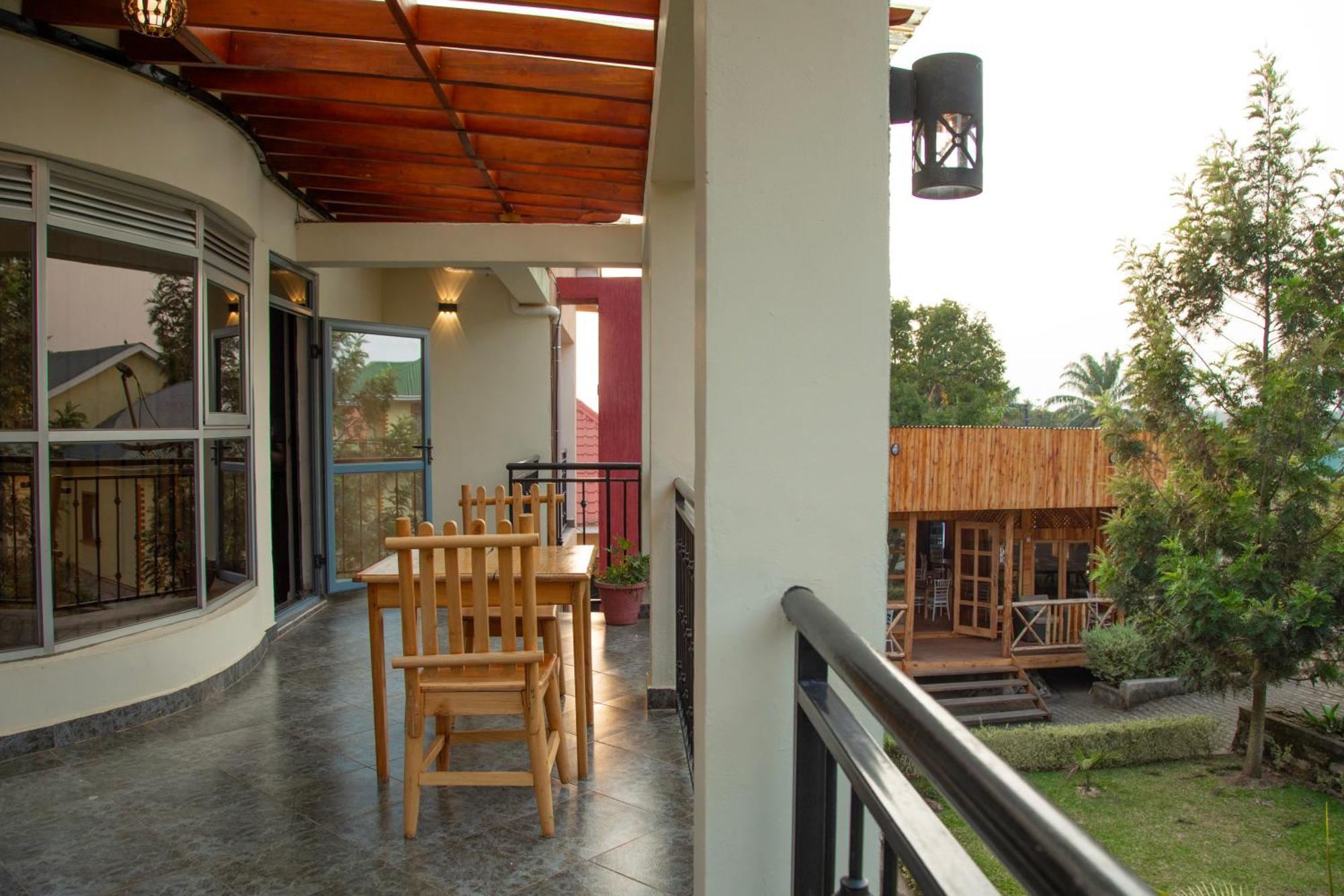 Silver Oaks Hotel Boma Fort Portal Exterior foto